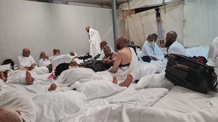 दुनिया का सबसे बड़ा (तंबू, टेंट, खेमा)
5 दिन के लिए मीना शरीफ़ में सजाया जाता है। ❣️
दुनिया का पहला Air conditioner खेमा जो AC व तमाम सुविधाओं के साथ लगया जाता है। ❣️ 

#HajjMubarak #Hajj_JourneyOfFaith