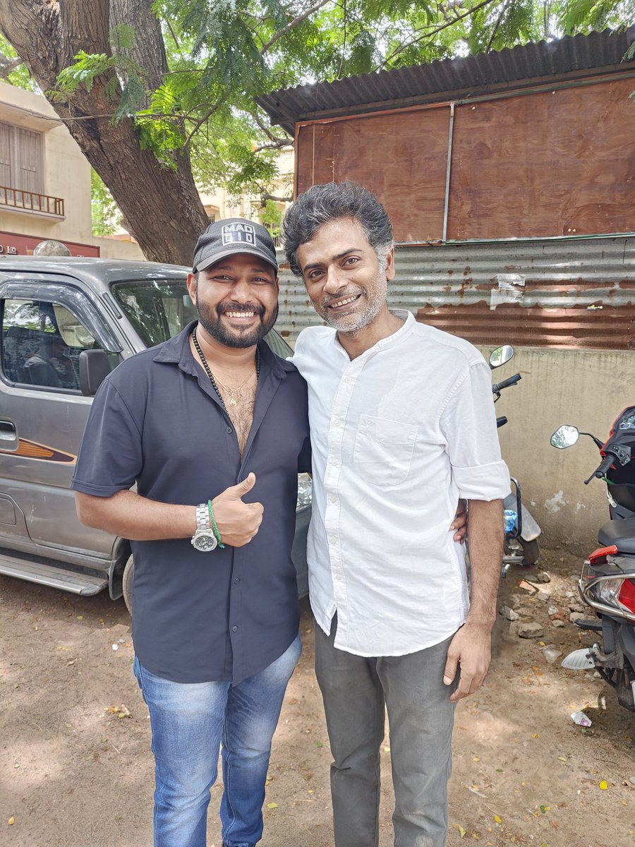 NAMBIKAICHANDRU's tweet photo. I'm Glad that I've met my favourite director 😍😍😍
@puthrenalphonse #MODE_ON 🤩🤩🤩
PC: @iamSandy_Off MASTER ❤️
Thank u sooo much bhaaaaiii for this lovable moment 🙏🏻🙏🏻🙏🏻 https://t.co/MAWD4WVU9v