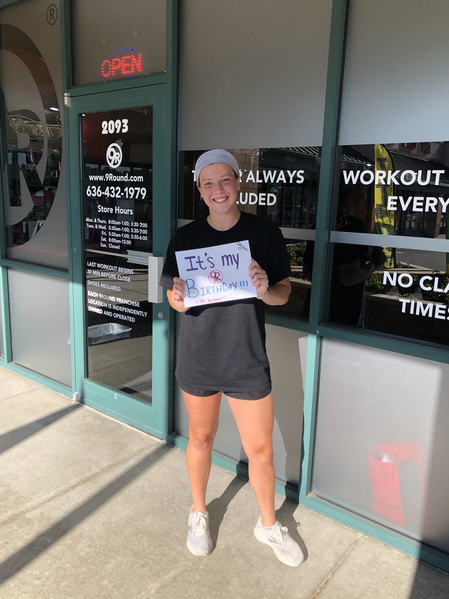 9Round_WashMo's tweet photo. Happy Happy Birthday to our very own
TRAINER “EMMA V”
Burpees ✅
Happy birthday sweet girl‼️‼️ https://t.co/b21yzCiFg1