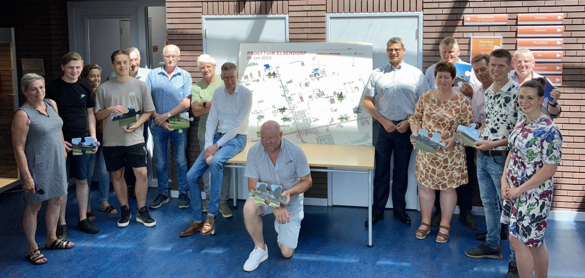 ErikRonnes's tweet photo. Puzzel proeftuin Elsendorp na vallen en opstaan eindelijk gelegd met een mag ik wel zeggen mooi resultaat. 
#omgevingswet @Brabant @gemGemertBakel - https://t.co/HCbQ7ULB2A https://t.co/jliVjpIPsy