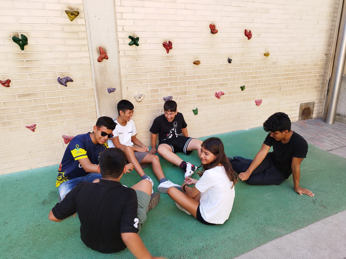 aeitaca's tweet photo. ℹ️ Segon dia del #CasalEstiu23 | En aquesta primera setmana, tots els grups remem a una cap a la mateixa direcció: conèixer-nos, fomentar el sentiment de grup i fer-nos nostre l'espai a on serem al llarg d'aquests mesos estivals ☀️✅
#LH #CollblancLaTorrassa #Estiu #AEItaca https://t.co/9GsUVFEO24