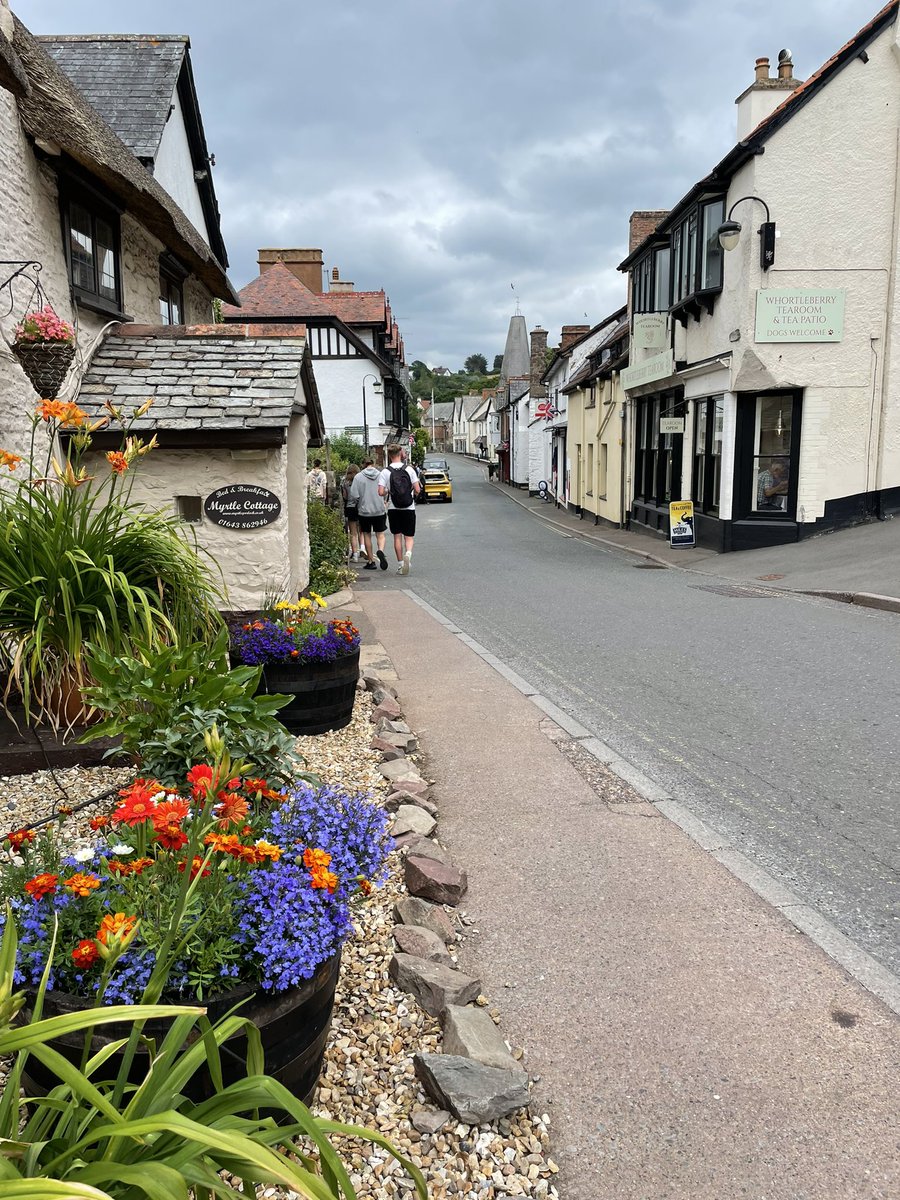 WyedeanGeog's tweet image. Day 2 of our yr 12 A Level Geography residential in Somerset. Afternoon in the beautiful village of Porlock investigating rural services and population. @WyedeanSchool #nationalfieldworkweek #questionnaires