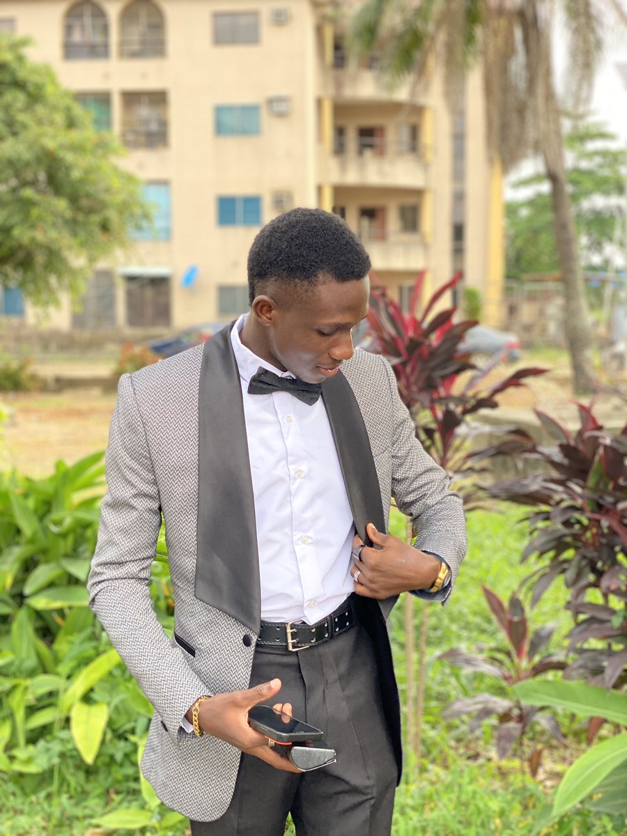 samuelll_0's tweet photo. How I pulled up to my faculty dinner, not just as a guest but also the red carpet host. 😚🫰🏾 #TR23 https://t.co/RMGgPUCdLP