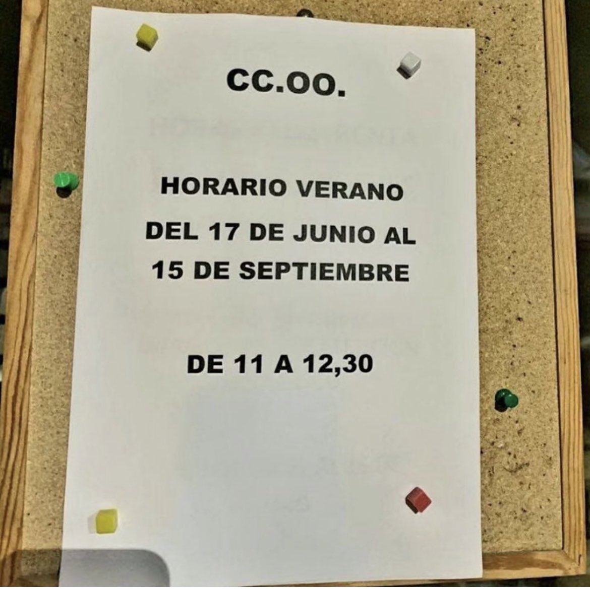 vitoquiles's tweet photo. El horario de los sindicalistas de CC.OO para este verano. Visto en una de sus sedes. https://t.co/bHV8T7s08R