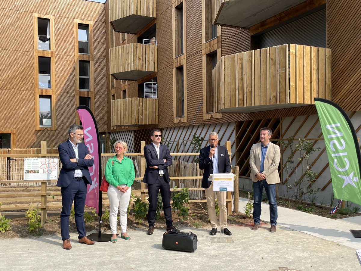 GroupeCISN's tweet photo. INAUGURATION | Kenkiz @villedeguerande 29 collectifs &amp; 2 maisons🌿Trophées innovation #HLM.
Un habitat à la hauteur des enjeux environnementaux qui valorise les ressources locales &amp; qui favorise les échanges intergénérationnels.
@ActeursHlm_PdlL @MXCARCHITECTES @LAdeveloppement https://t.co/y9rosg8dvV