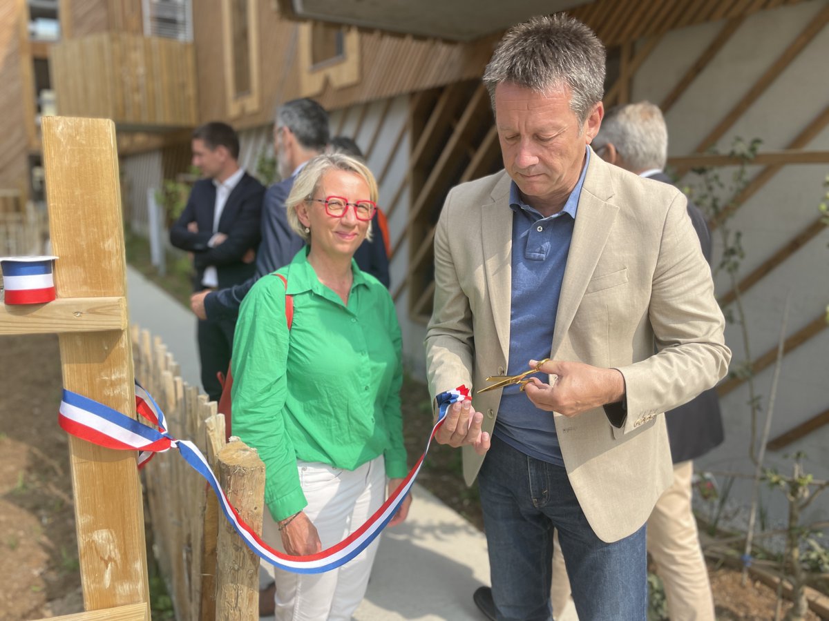 GroupeCISN's tweet photo. INAUGURATION | Kenkiz @villedeguerande 29 collectifs &amp; 2 maisons🌿Trophées innovation #HLM.
Un habitat à la hauteur des enjeux environnementaux qui valorise les ressources locales &amp; qui favorise les échanges intergénérationnels.
@ActeursHlm_PdlL @MXCARCHITECTES @LAdeveloppement https://t.co/y9rosg8dvV