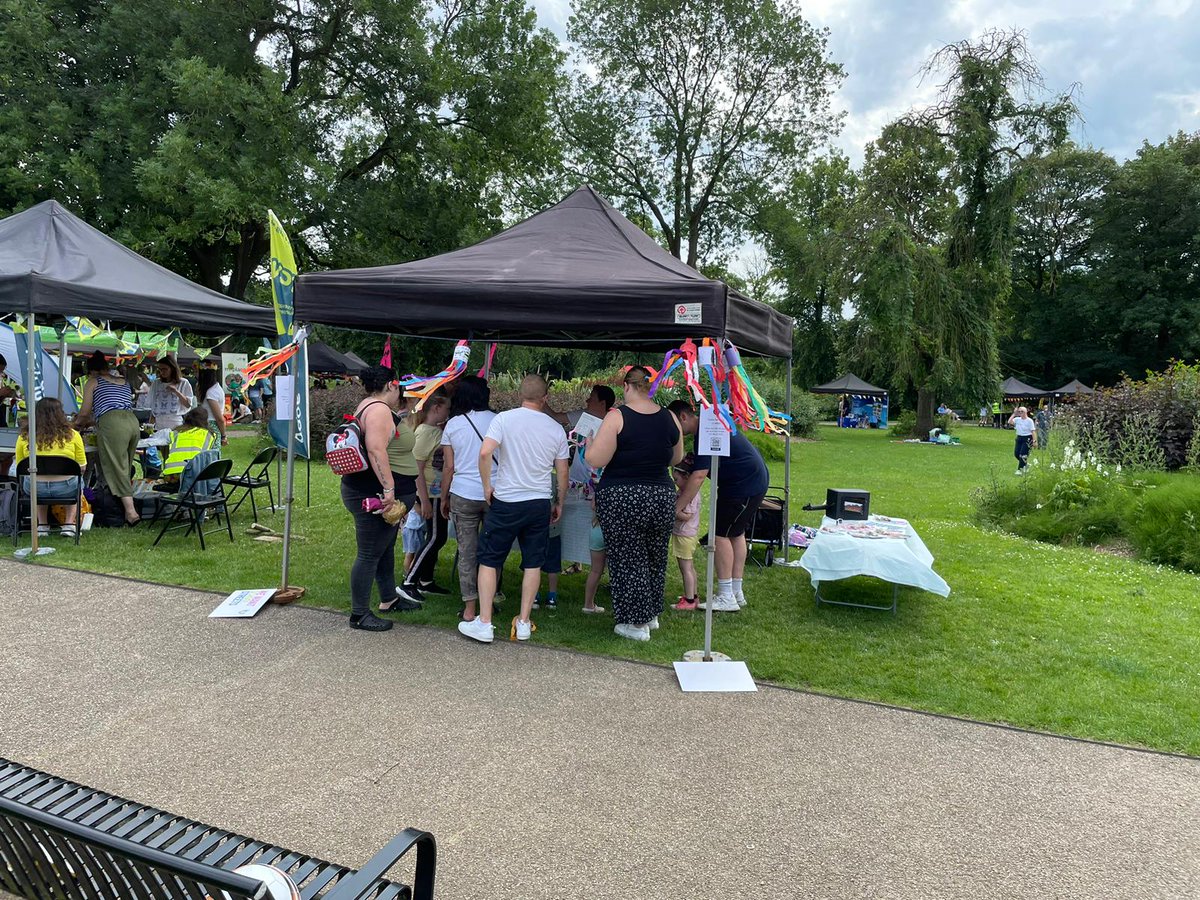 MumsForLungs's tweet photo. We really enjoyed the #Manchester Festival of Nature at the weekend, where we spoke to lots of people about the effect #AirPollution has on us and our #Environment. The sun shone for us and luckily we just managed to miss the rain at the end! #MFoN @MancNature https://t.co/O9MV1Fmky4