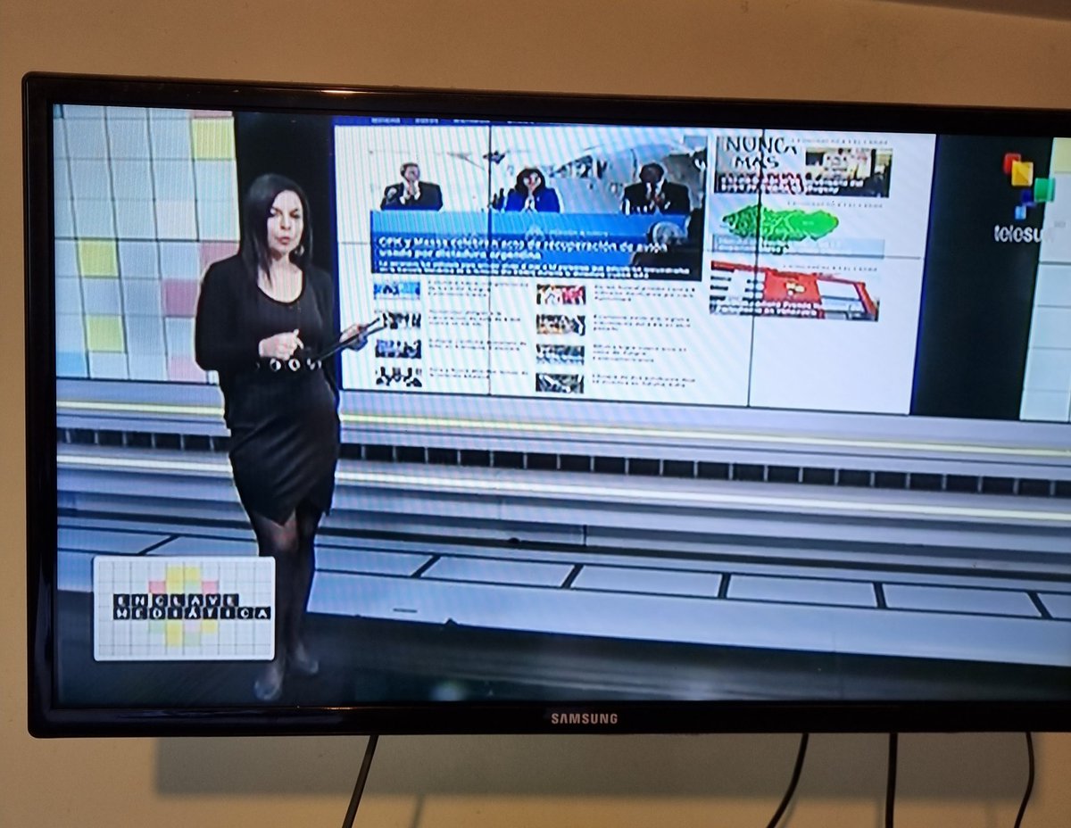 hernanjcarrasco's tweet photo. @ElenaDeQuito Elena, es un verdadero placer ver tu imagen, con mucha elegancia, prestancia y manejo magistral de escena en el programa En Clave Mediática. La presentación y análisis de lo que publican los medios y corporaciones de empresas de información es digno de admiración https://t.co/H5BPgZx8b0