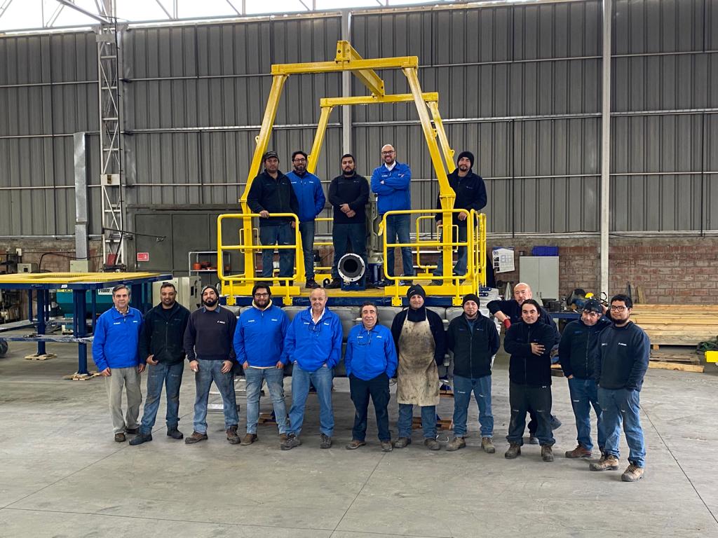 Fluintek's tweet photo. Junto a nuestro equipo técnico y humano, trabajamos a toda máquina con nuestras bombas sobre balsa para impulsar agua de mar. Es fundamental realizar pruebas de flotación, las que realizamos de manera permanente y estratégica en nuestras instalaciones @nuevamineria ´#industria40 https://t.co/chcrEXYl1r
