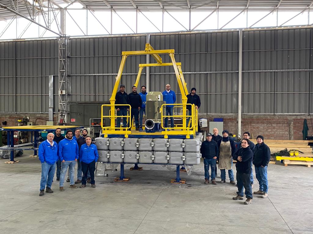 Fluintek's tweet photo. Junto a nuestro equipo técnico y humano, trabajamos a toda máquina con nuestras bombas sobre balsa para impulsar agua de mar. Es fundamental realizar pruebas de flotación, las que realizamos de manera permanente y estratégica en nuestras instalaciones @nuevamineria ´#industria40 https://t.co/chcrEXYl1r