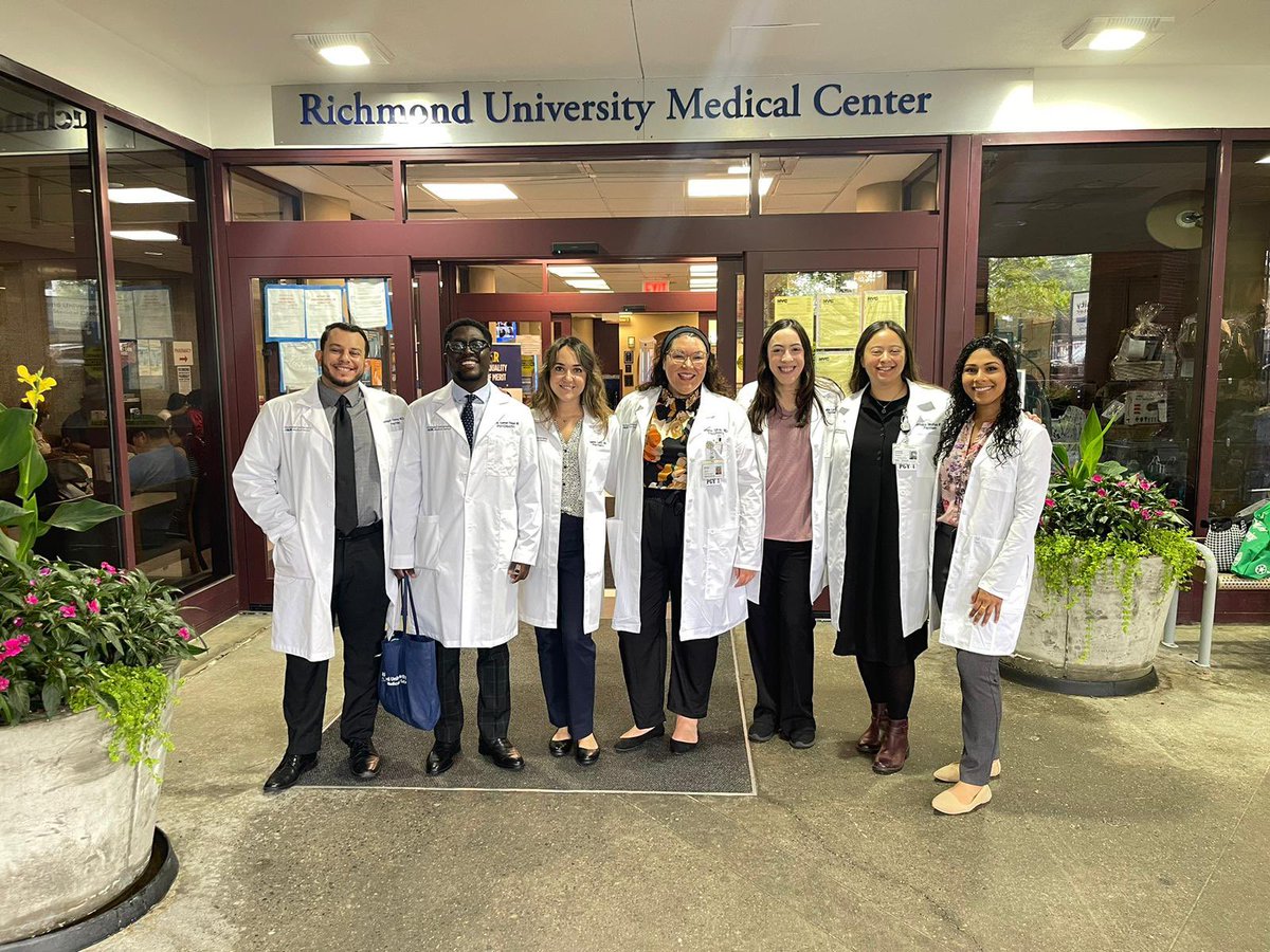 offbrandramses's tweet photo. Buncha doctors 🤓 https://t.co/JB4fsISocU