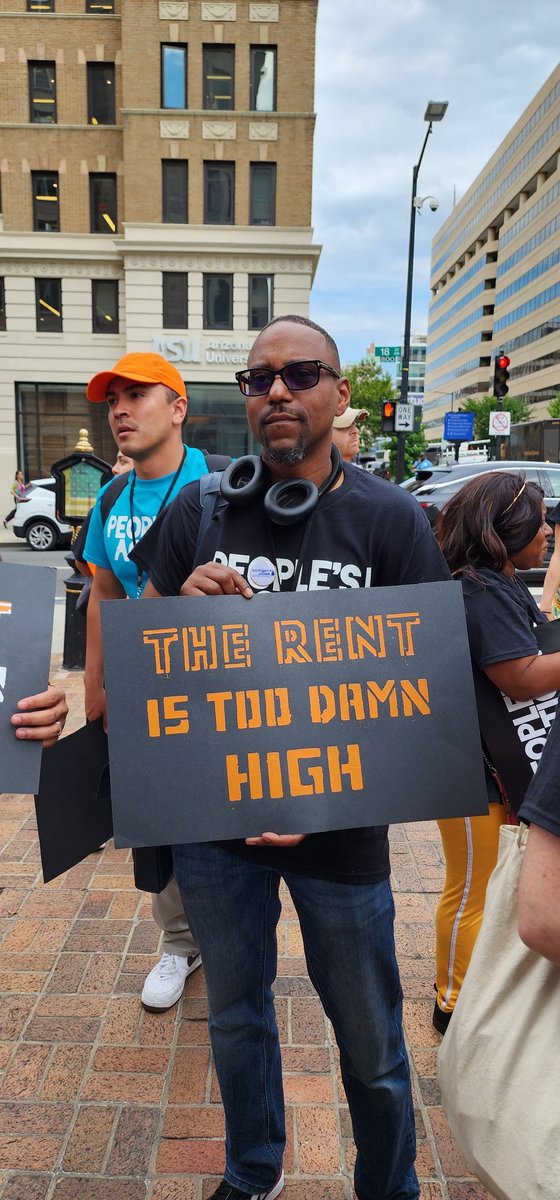 MichiganUnited's tweet photo. MichiganUnited is out with our peeps from @PplsAction telling everyone #RentToDamnHigh 
#HomeGuarentee https://t.co/MxodDdkOeV