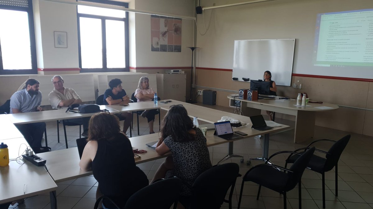 Avui, part de l'equip del #ProjecteDonamAles , experts en biodiversitat i ornitologia i professors fem una darrera revisió del material generat abans de tancar el projecte <a href="/EducacioUB/">Facultat Educació UB</a> <a href="/UniBarcelona/">Universitat de Barcelona</a> <a href="/FECYT_Ciencia/">FECYT</a> <a href="/EscolesXESC/">EscolesXESC</a> <a href="/escolesverdes/">escolesverdes</a> @elldcem