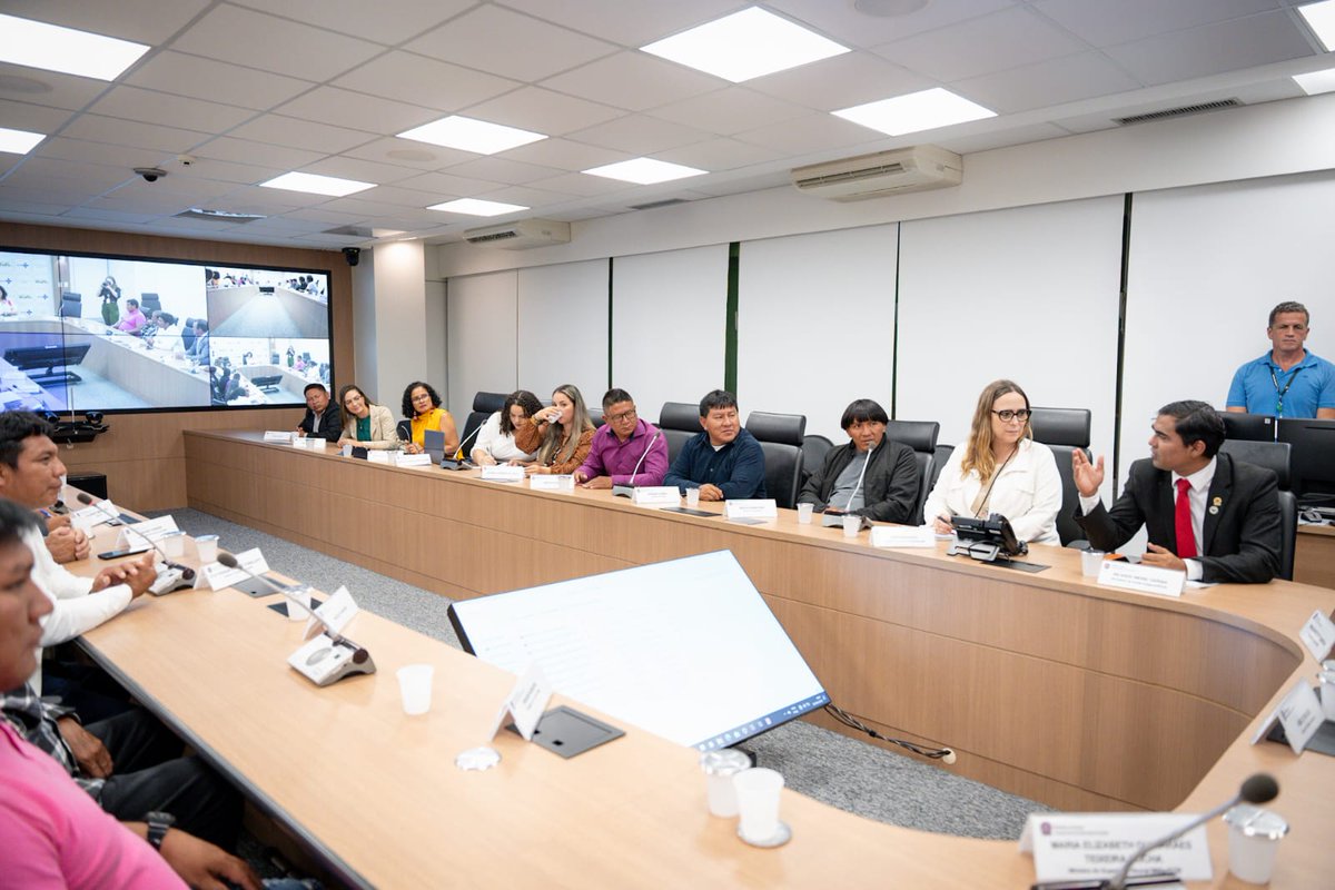 Recebemos ontem (26) no <a href="/minsaude/">Ministério da Saúde 🩵</a> lideranças indígenas de Gaúcha do Norte/MT. Conversamos sobre melhorias na estrutura da saúde para a população indígena do município, que conta com 37 aldeias de distintas etnias. Quase metade do município é parte do Parque Indígena do #Xingu.