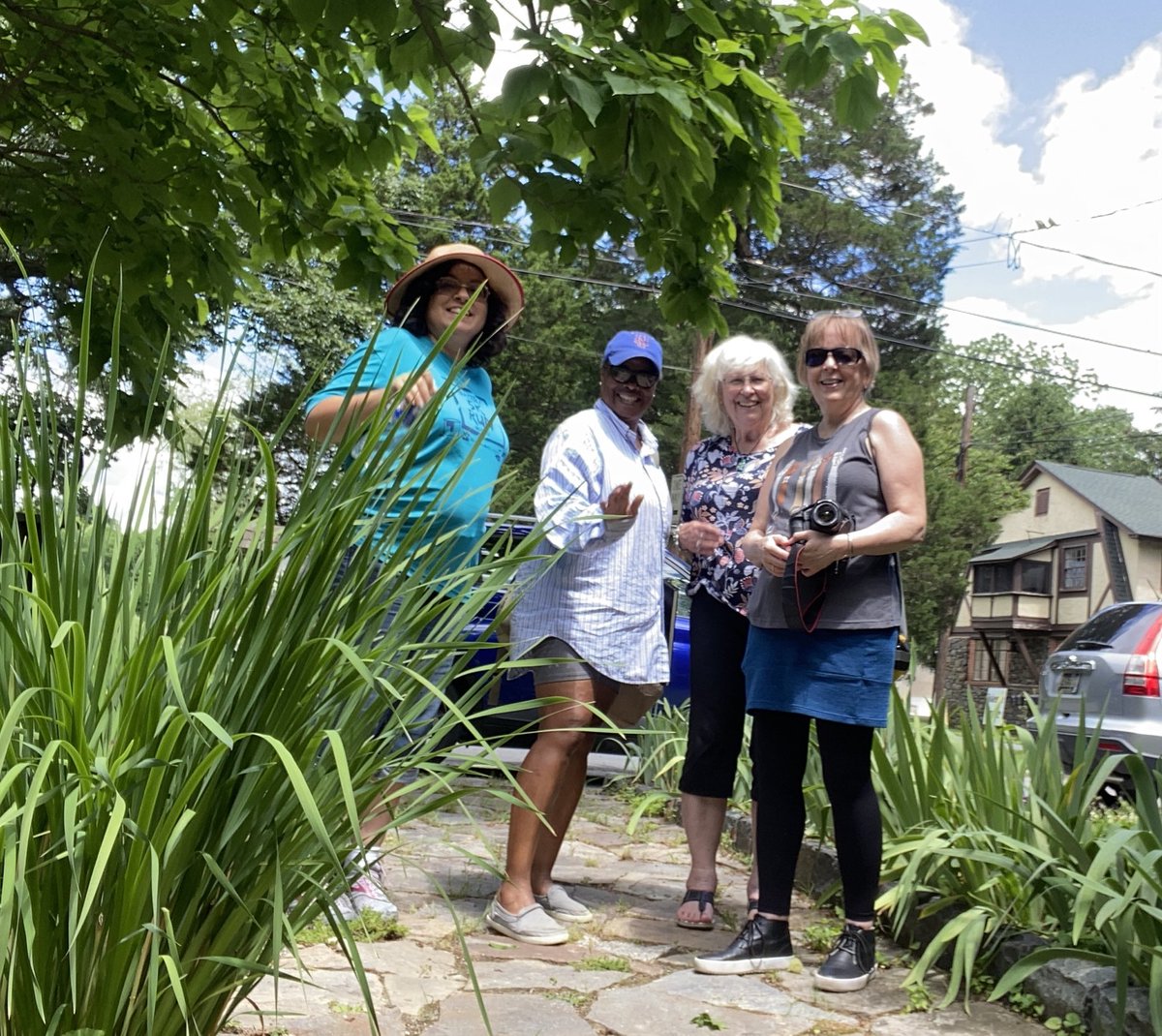 Love Plein air painting with friends. Found this old photo from a year or two ago from painting venture at Arden in Delaware which is a cool arts community. #DelawareArtists #pleinairpainting #Delaware #artistsatwork