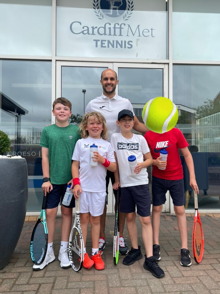 UskPrimary's tweet photo. What an amazing display form our Year 3/4 tennis team this afternoon. We are extremely proud of their hard work, dedication and representation of our school. 🎾 https://t.co/LVRhD5BnAz