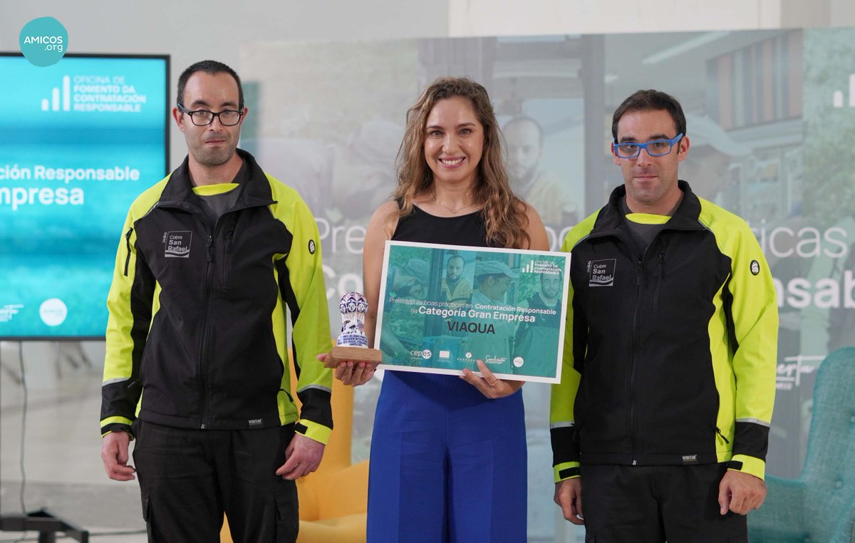 AmicosAsoc's tweet photo. 💚“Premios ás Boas Prácticas en Contratación Responsable” 
 
🔹 Categoria Gran Empresa: @VIAQUA  Gestión Integral de Aguas de Galicia, S.A.U., recoge el premio su directora de DS Leticia Rodríguez Hernández 

Gracias @CEPES2 #FSE https://t.co/Tj7G5CvdNB