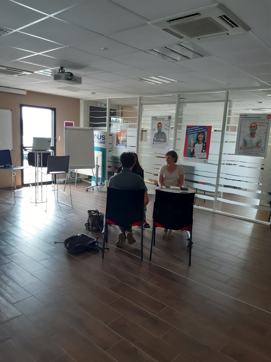 #poleemploi  #souillac 
Journée  création entreprise à
 l'agence .Conférence au féminin  ce matin et kiosques avec partenaires et conseillers pour apporter les réponses aux 50 personnes présentes. 
Bravo à Patricia et Thierry pour la mise en place de cette journée 
<a href="/gerald_capel/">Gerald CAPEL</a>