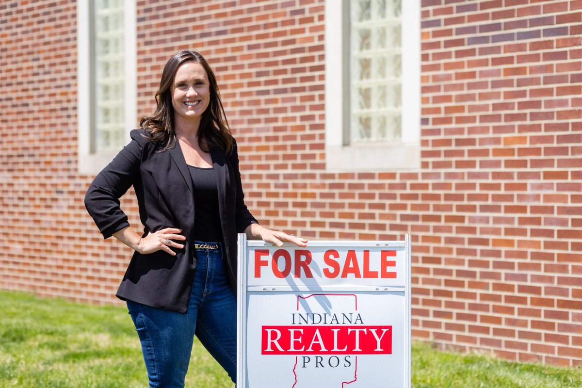 Looking for the perfect house? Don't worry, we're experts at finding needles in haystacks! 📍🏠 #RealtorMagic
#GreenwoodAreaRealtor #IndianaRealtyPros
indianarealtypros.com