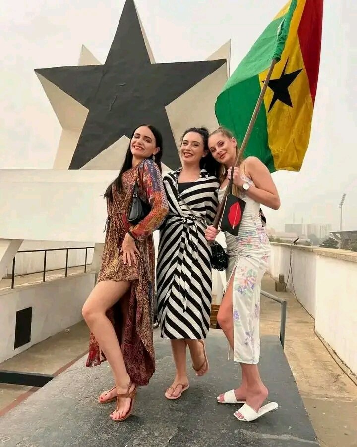 zeusreas's tweet photo. C'est les vacances les amis. Profitez des quelques jours d'excursions au Ghana pour maximiser en Anglais parlé, découvrir les coins attractifs, passez du bon moment avec les autres participants venus de divers horizons. Le voyage Lomé-Accra-Lomé est assuré...
#TgTwittos #Ewdream https://t.co/L81RlHvKTD