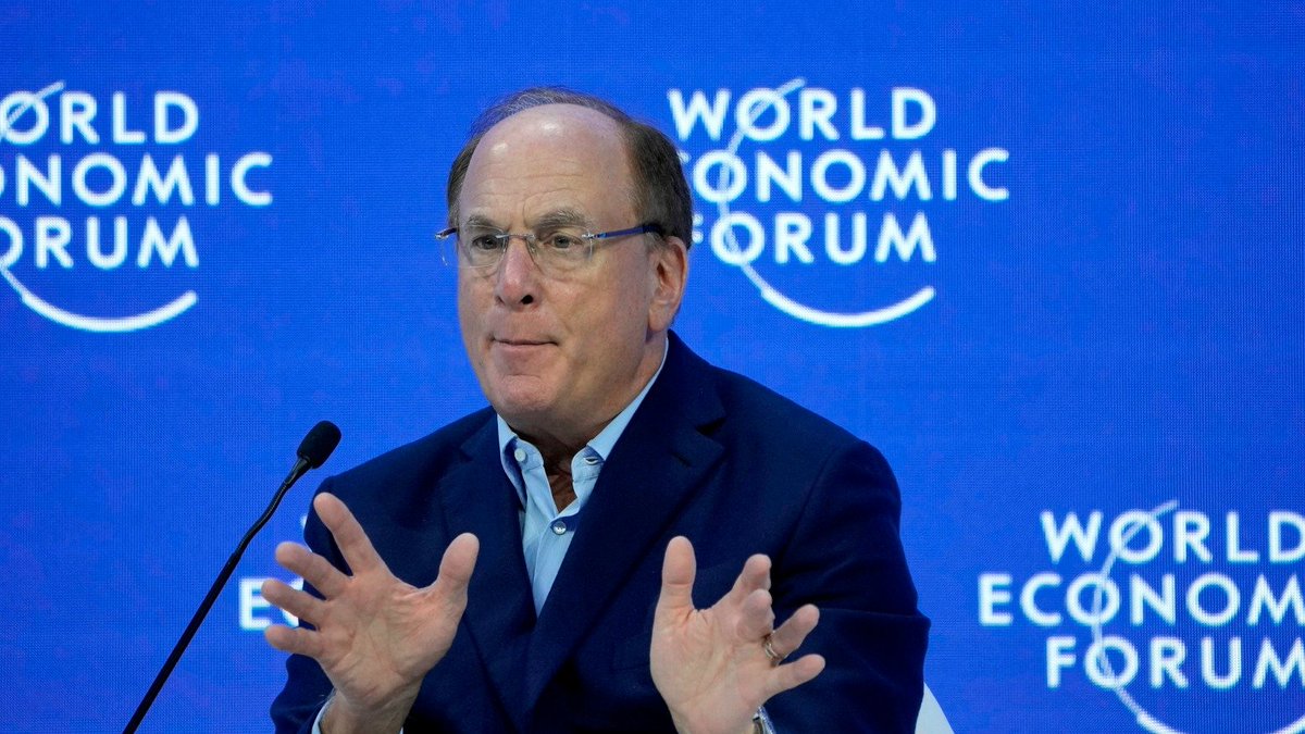 🟦 This guy 👇 #Fink sits on the board of WEF and weaponized $10,000,000,000,000 of our pension funds to destroy our nations.  

Every 'leader' associated with the WEF should be removed from power and investigated for treason.    

RT 🔁 if you agree