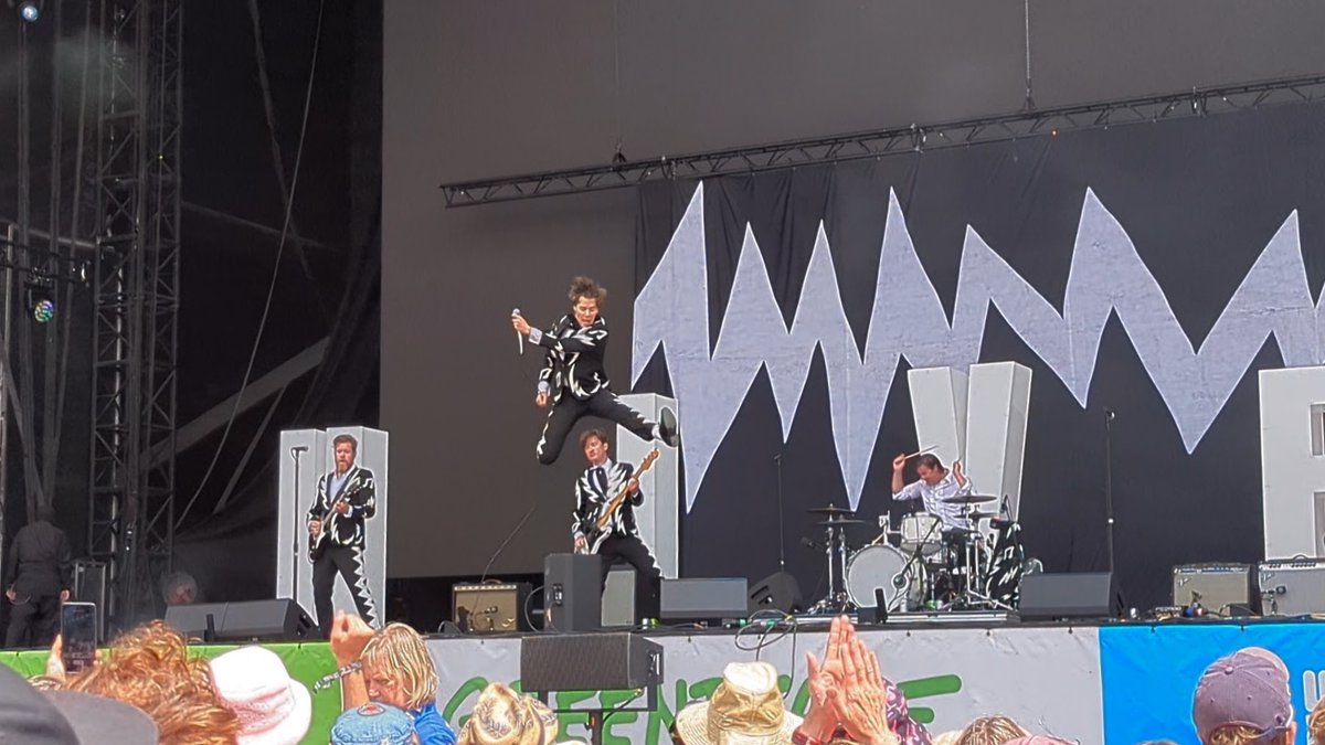 63percentwater's tweet photo. @TheHives @glastonbury Best set of the Festival. Thank you guys. https://t.co/nuwN5OGui0