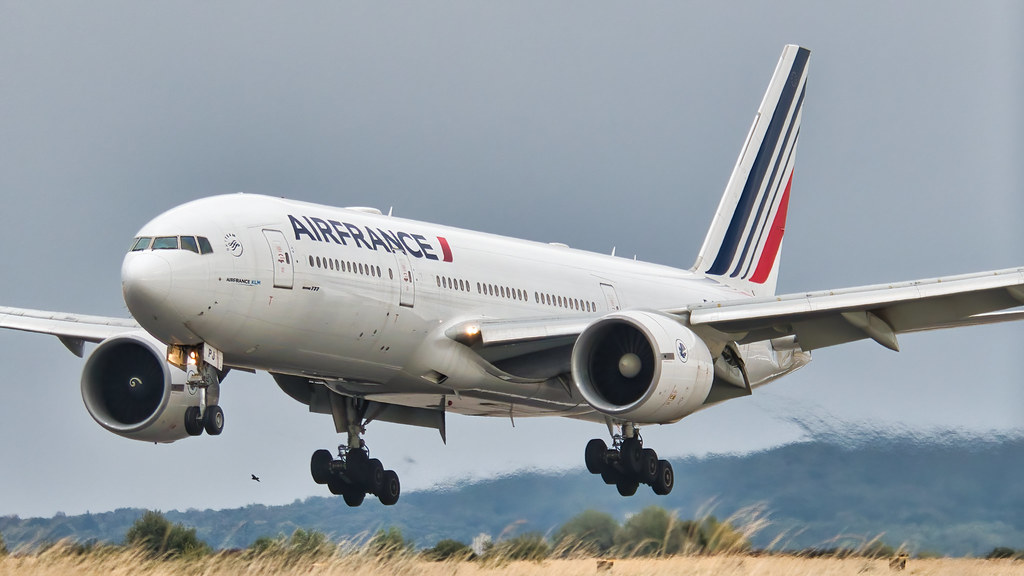 Aviationa2z's tweet photo. UPDATE: FLIGHT HAS TAKEN OFF AGAIN!!.
#AirFrance #Boeing773 #AF79 #CDG #KEF #LAX #USA #France #Iceland
https://t.co/0SOeHEvj5K https://t.co/xrbpOEAivi