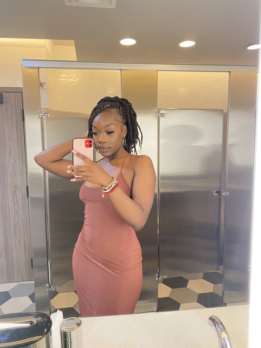 Emeline_k12's tweet photo. Spoil and show me off 😫😪 https://t.co/eXHYdAOUPs