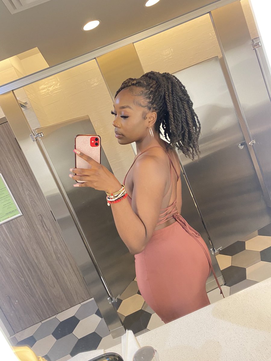 Emeline_k12's tweet photo. Spoil and show me off 😫😪 https://t.co/eXHYdAOUPs