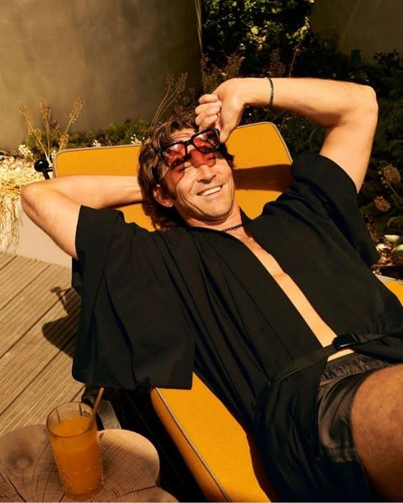 JackThaSkeleton's tweet photo. Relaxing on his day off. https://t.co/y6mftpTbGM