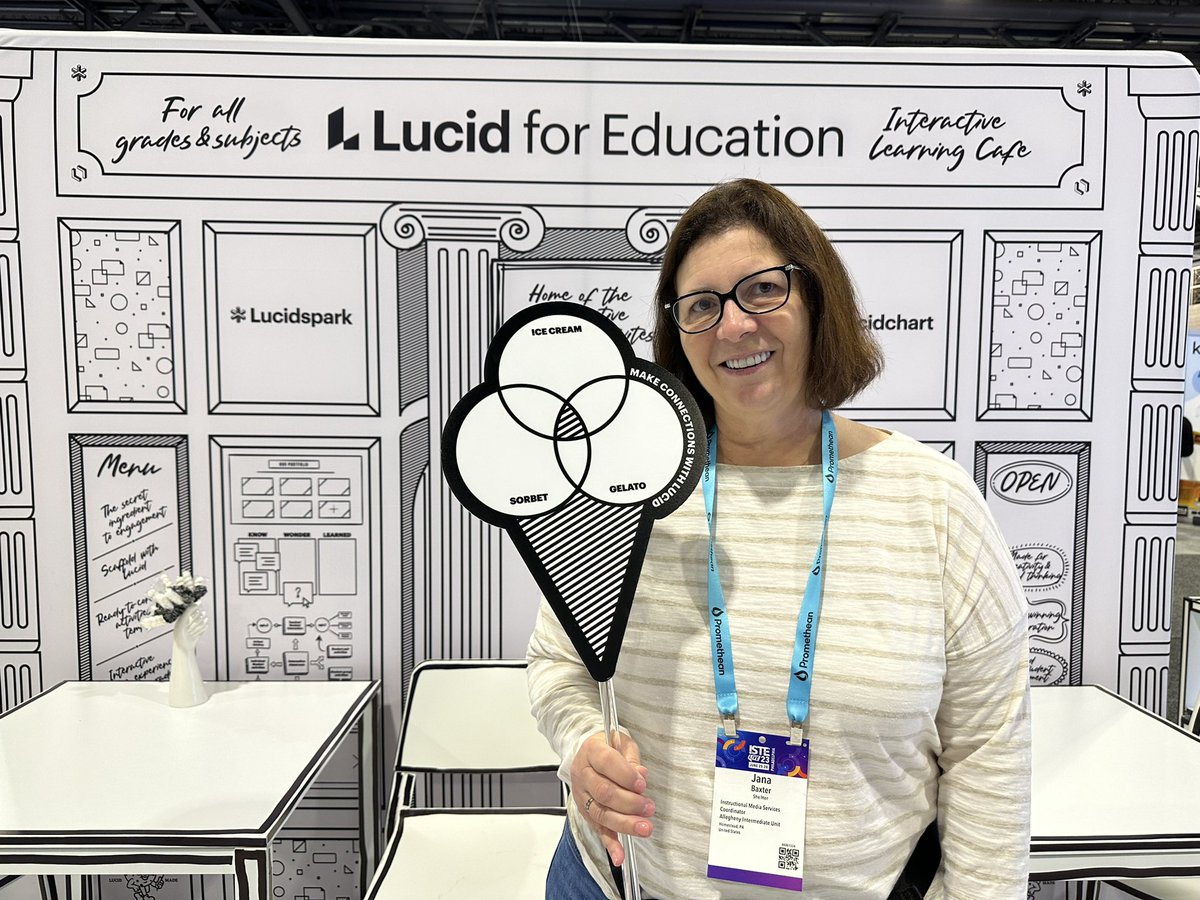 rjbaxter's tweet photo. @Lucid4Edu designing my cookie at @ISTEofficial https://t.co/qpzMZY8ptV
