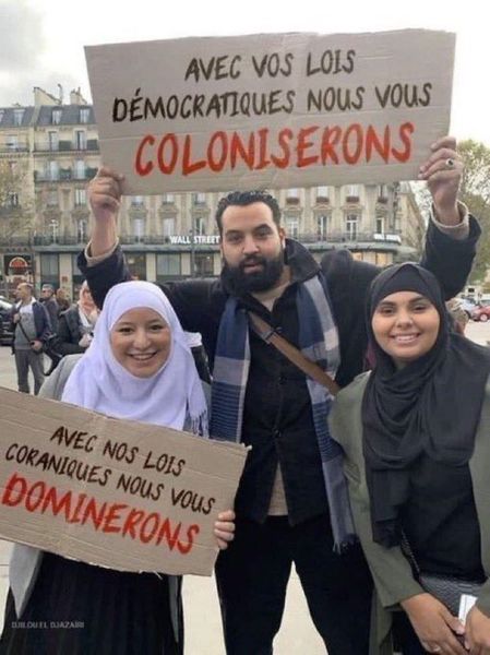 YvesDON's tweet photo. @chrichri_10 @FBBlackler @Conseil_Etat @ObservatoireBxl @MohamedLOUIZI @VigieLaicite @NaemBestandji @FFF @lequipe Me #LoïcPoupot avocat #FFF «ce qui est recherché C l'importation dans le #football de revendications communautaires». #FrédéricThiriez, avocat Conseil d'État pour la Ligue du droit international des #femmes (#LDIF), #hijab «pas seulement signe d'appartenance mais de soumission»☪️ https://t.co/3NZZGjdzJz