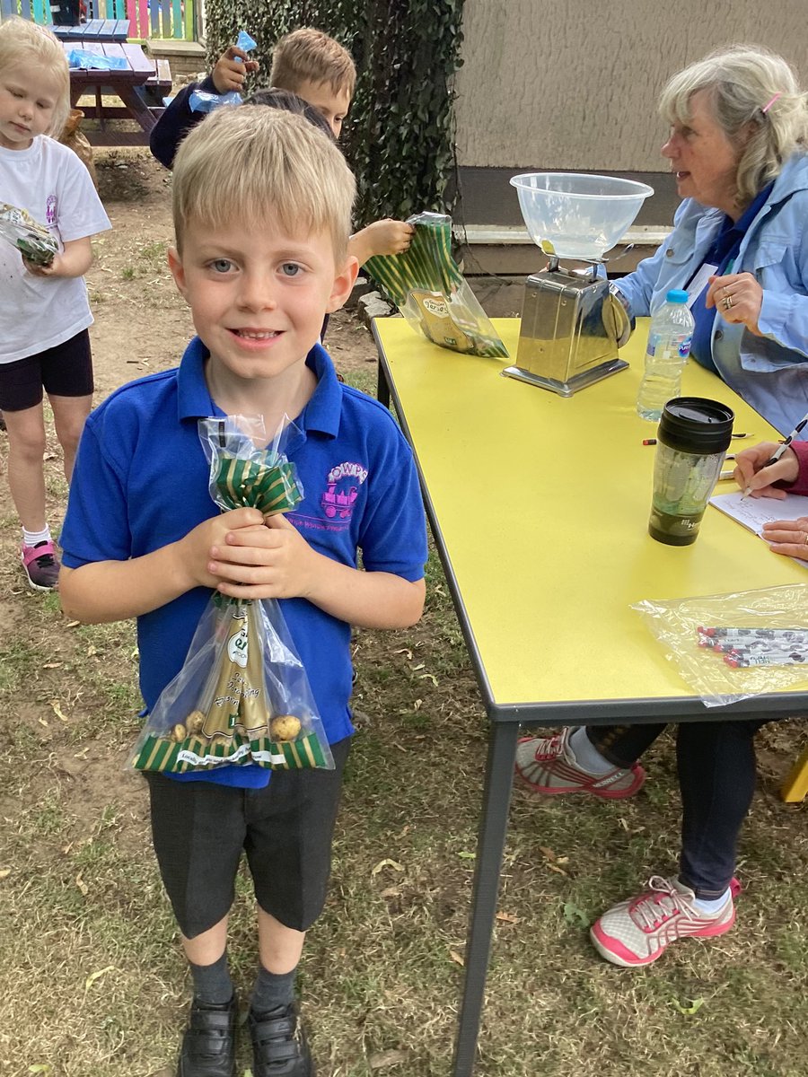 Once we had harvested our potatoes 🥔 we got them bagged and weighed  <a href="/KidsCountryUK/">Kids Country</a>