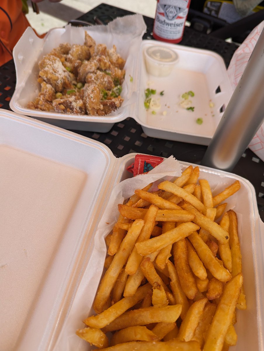 JanelleK88's tweet photo. If you find yourself in Ann Arbor, get the popcorn fried chicken (soy garlic sauce, small size is plenty for 2 ppl) and fries from Hola Seoul. Perfection!! Honey butter was also delicious but I could only eat a few pieces. Now to find good Korean fried chicken in Indy. https://t.co/0yhYGl4wlc