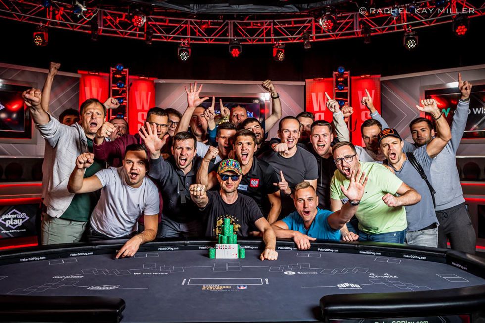 deepsolver's tweet photo. Big day today as Marcin 'Góral' Horecki becomes the first Polish winner of a WSOP bracelet! 🔥🔥 He won Event #55: $1,500 Seven Card Stud Hi-Lo 8 or Better and cashed $155,000. Huge kudos! 👏

▶ More info: https://t.co/97TM9k7VpF...
▶ Image: https://t.co/CFlpXYWBNV https://t.co/cshEw254zm