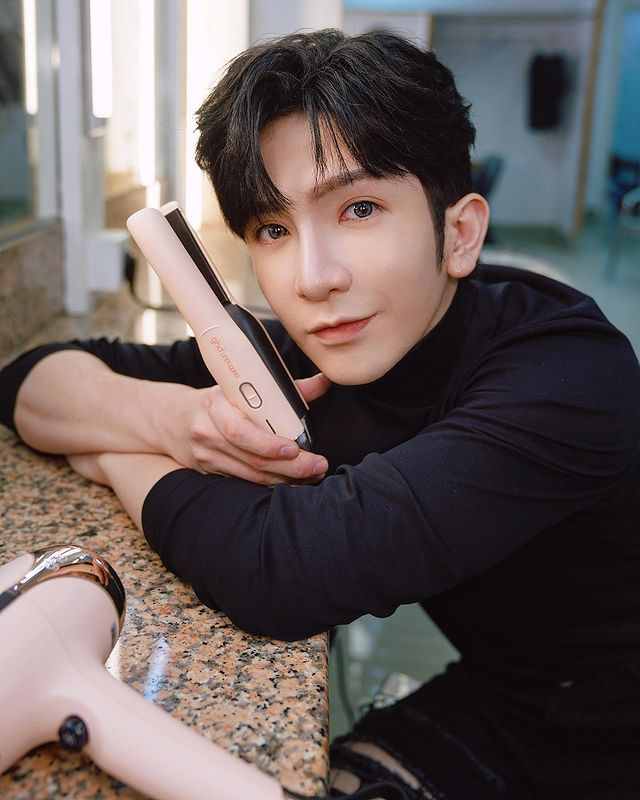 ansonlo_intlfc's tweet photo. Thank you @ghd for once again collaborating with Anson Lo.  We'd love to get all dolled up in GHD's pretty pink gear and contribute to charity at the same time! 👱🏻‍♂️♥️👶🏻 https://t.co/pN4TEvD1Vf