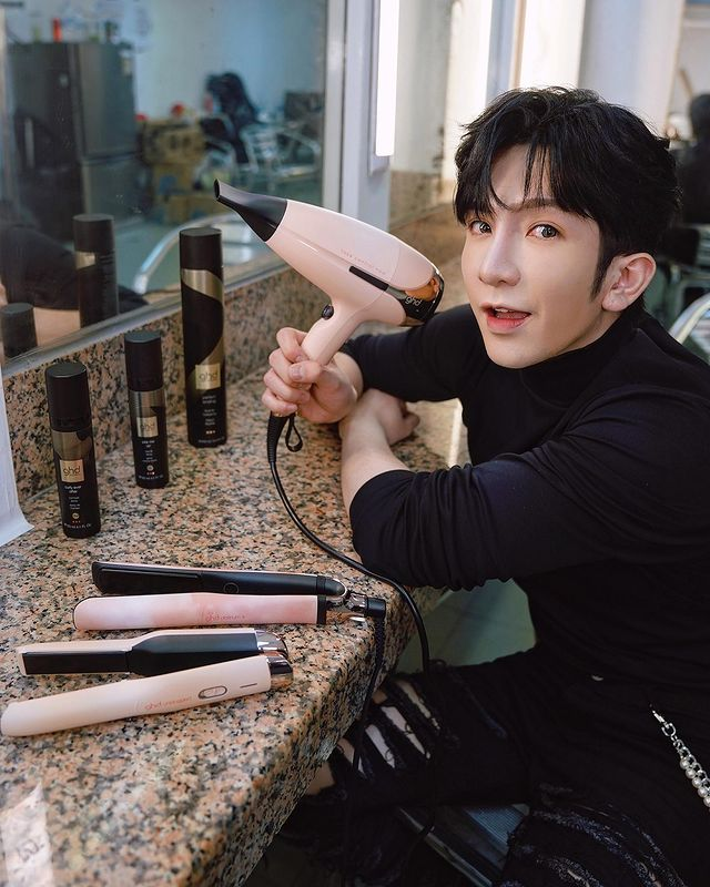 ansonlo_intlfc's tweet photo. Thank you @ghd for once again collaborating with Anson Lo.  We'd love to get all dolled up in GHD's pretty pink gear and contribute to charity at the same time! 👱🏻‍♂️♥️👶🏻 https://t.co/pN4TEvD1Vf