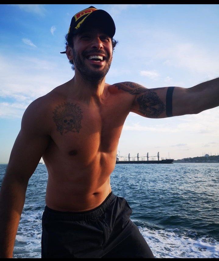 antoalavaz's tweet photo. Mi papuchoooooo hermoso ufff 😍🔥🔥🔥Saluditos desde México 🇲🇽🇲🇽
💚💚BARIS ARDUC 💚💚
Nuestro amor platónico, papuchooo
#ojitoshechiceros
#TanBello
#chocolatesuizo
#morocho mueroooooo
#barisarducmandanosunsaludoenespañol
#barisarduç
#teesperamosenmexicobarisarduc
#BarışArduç https://t.co/f3UabUtZ32