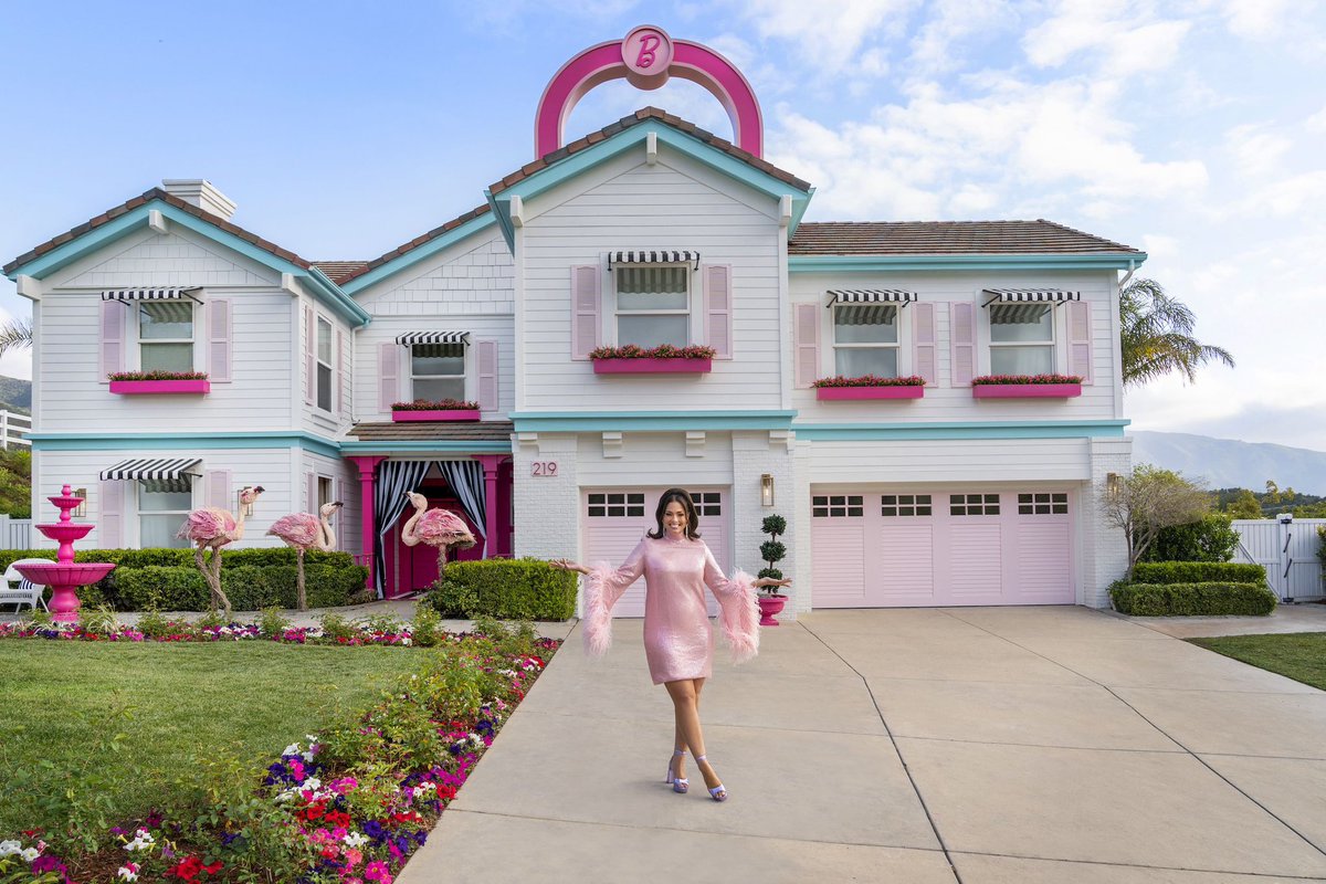 @NICKIMINAJ @icespicee_ 31) More TV promotion: @hgtv is launching a “Barbie Dreamhouse Challenge” with @ashleygraham

They will Barbify one home in SoCal