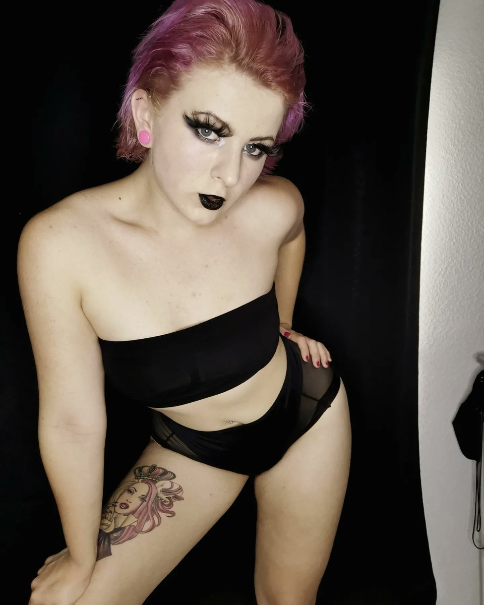 Pikacorn1's tweet photo. Visit my onlyfans
https://t.co/gKiDfTdK3u
.
#goth #gothonlyfans #gothmommy #onlyfansgirl #ofleaks #onlyfansbabe #gothic #alternativegirl #onlyfansleak #purplehair https://t.co/1qwMSCfEwl