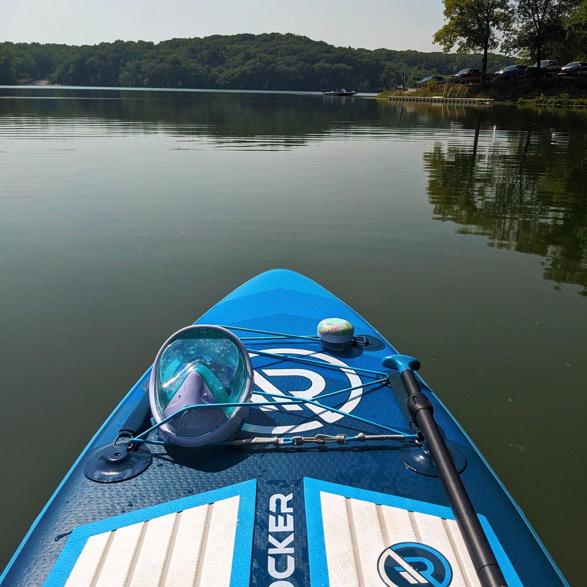 Glassy conditions out there. @iROCKERsup @supzerocom @supconnect @SUPthemag @paddlingmag #tuesdayvibe #sup #paddleboarding #lakes #midwest