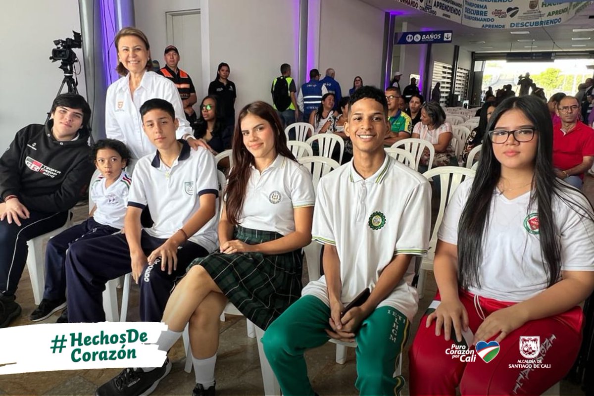 Educacion_Cali's tweet photo. Así vivimos la inauguración del nuevo Laboratorio de Innovación Digital de la terminal del MIO Paso del Comercio.

Un gran apoyo para las comunidades educativas que fortalecerán los procesos de enseñanza y aprendizaje en Tecnologías de la Información y las Telecomunicaciones TIC. https://t.co/C6ZN5pTDkw