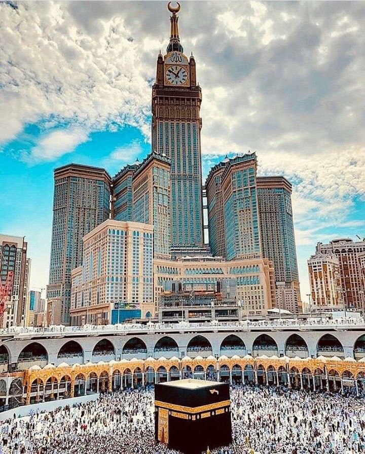 السعودية :-

مليون و845 ألف حاج 

وفي ساعة الاستجابة نقول  : 

اللهم اعز المملكة العربية السعودية واحفظها  واجعلها ذخرا للاسلام والمسلمين