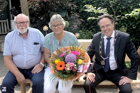 Huwelijksjubileum echtpaar Westrik-Houweling uit Zwartsluis dlvr.it/SrJvQ1