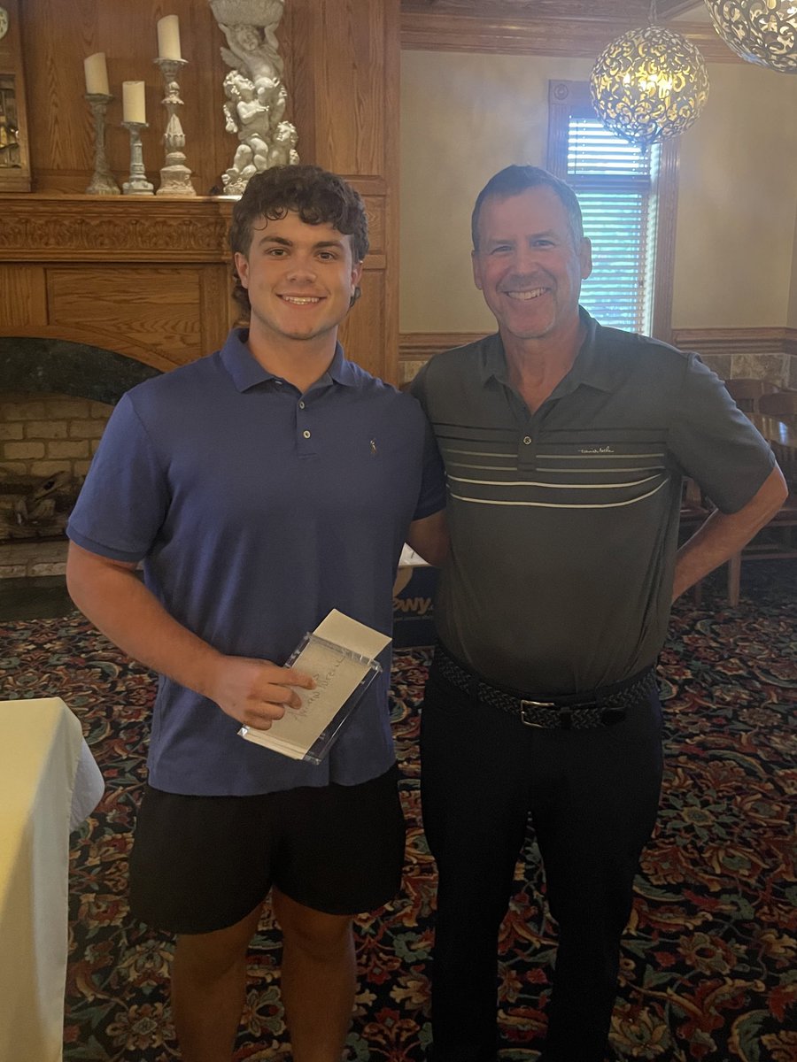 urbanabaseball's tweet photo. 2023 Baseball Banquet 
Andrew Purcell received the Dillon Papier Scholar/Athlete Award from Dillon’s dad Mark Papier @avpurcell20 @Urbana_Hawks https://t.co/HenBXhlGTi