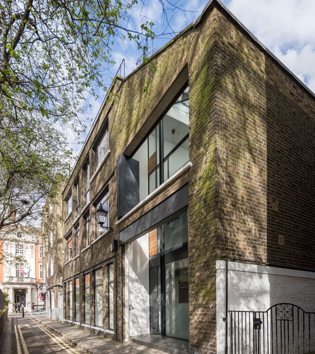 James Andrew International tweet media