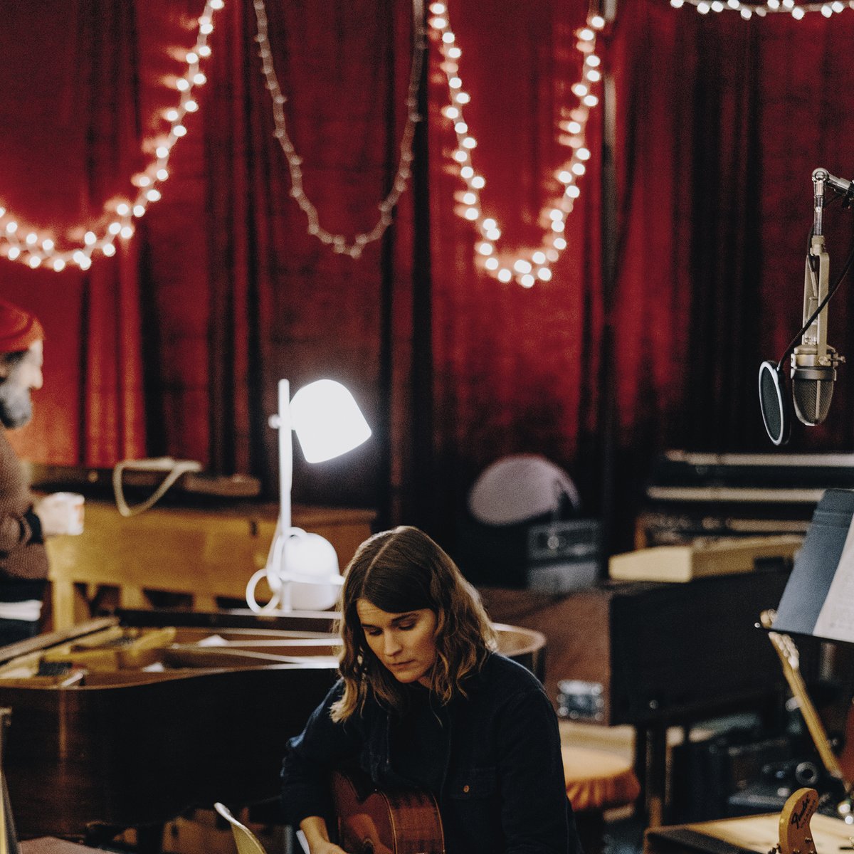 jennyowenyoungs's tweet photo. Thrilled to announce that my new record Avalanche is coming out 9/22 on @yeproc! It was produced by Josh Kaufman, the cover was shot by Josh Goleman, and the title track (which I wrote with @madidiaz) is streaming now! Listen + preorder: https://t.co/jkDomKWmA9 https://t.co/HTp6oLDaRZ