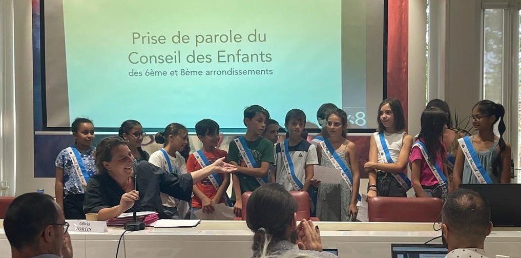 Une 1ère dans l'histoire du 6-8 : nous avons voté ce soir à l'unanimité pour réaliser les voeux du Conseil des enfants de la <a href="/mairie6_8/">Mairie des 6e et 8e arrondissements de Marseille</a>. 
Il remet les plus jeunes au centre de nos préoccupations avec leurs projets de:
👉 Frigos solidaires
👉 Fontaines publiques
👉 Végétalisation.