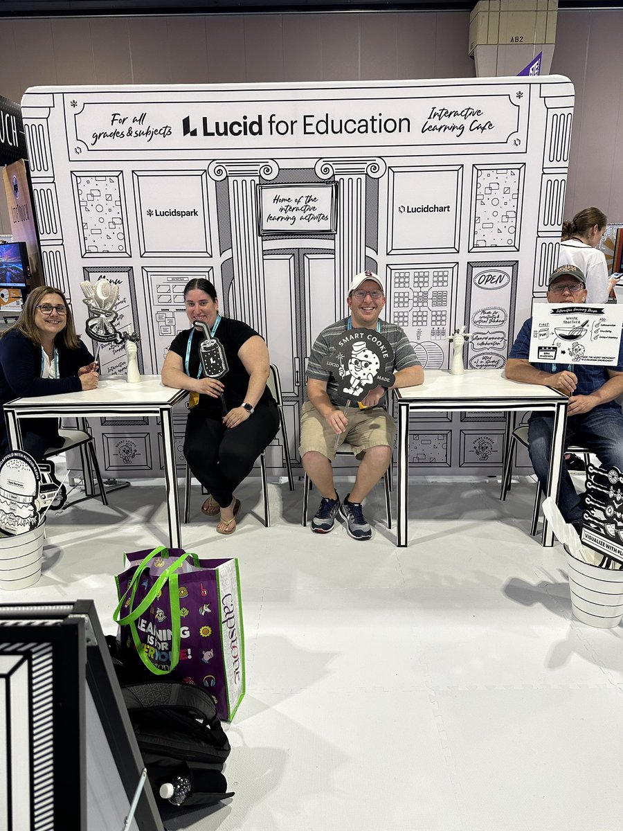 A group of smart cookies 🍪 with @Lucid4Edu #ISTE23 #ISTE2023