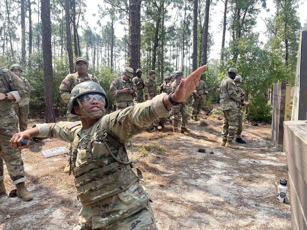 fortjackson's tweet image. #TrainingTuesday
We Make American Soldiers. Here is a quick look at U.S. Army #BasicCombatTraining from across the different Battalions on #FortJackson!
#MeetYourArmy #KnowYourMil #MilitaryFamilies #VictoryStartsHere #Army2030